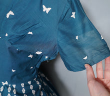 Load image into Gallery viewer, 50s TEAL GREEN "MAXMOR" FULL SKIRTED COTTON DRESS WITH FLORAL AND BUTTERFLY PRINT - M