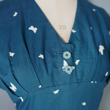Load image into Gallery viewer, 50s TEAL GREEN "MAXMOR" FULL SKIRTED COTTON DRESS WITH FLORAL AND BUTTERFLY PRINT - M