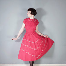 Load image into Gallery viewer, 50s DEEP PINK FIT AND FLARE FULL SKIRTED COTTON DRESS WITH EMBROIDERY - S-M