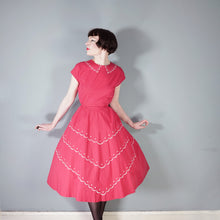 Load image into Gallery viewer, 50s DEEP PINK FIT AND FLARE FULL SKIRTED COTTON DRESS WITH EMBROIDERY - S-M