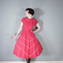 Load image into Gallery viewer, 50s DEEP PINK FIT AND FLARE FULL SKIRTED COTTON DRESS WITH EMBROIDERY - S-M