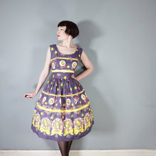 Load image into Gallery viewer, 50s ALICE EDWARDS &quot;ITALIANS&quot; DARK GREY BORDER FLORAL BOUQUET PRINT DRESS - M