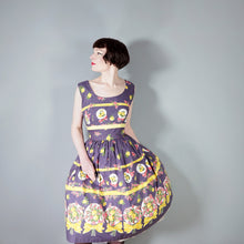 Load image into Gallery viewer, 50s ALICE EDWARDS &quot;ITALIANS&quot; DARK GREY BORDER FLORAL BOUQUET PRINT DRESS - M