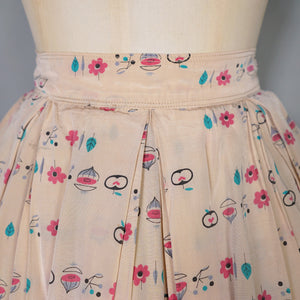 50s NOVELTY ATOMIC MELON AND APPLE PRINT PASTEL FULL SKIRT - 25"