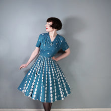 Load image into Gallery viewer, 50s TEAL GREEN "MAXMOR" FULL SKIRTED COTTON DRESS WITH FLORAL AND BUTTERFLY PRINT - M
