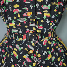 Load image into Gallery viewer, 50s NOVELTY BLACK DUCK PRINT FULL SKIRTED BELTED COTTON DRESS - M