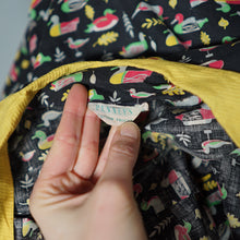 Load image into Gallery viewer, 50s NOVELTY BLACK DUCK PRINT FULL SKIRTED BELTED COTTON DRESS - M