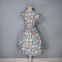 Load image into Gallery viewer, 50s GREEN AND ORANGE BERRY AND FRUIT PRINT COTTON DAY DRESS - S-M