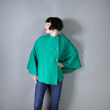 Load image into Gallery viewer, 80s VIBRANT JADE GREEN FULL SWEEP SHORT DOUBLE BREASTED WOOL CAPE - FREE SIZE