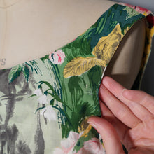 Load image into Gallery viewer, 50s 60s BOLD GREEN FLORAL NOVELTY COTTON DRESS WITH FULL SKIRT - S