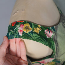 Load image into Gallery viewer, 50s 60s BOLD GREEN FLORAL NOVELTY COTTON DRESS WITH FULL SKIRT - S