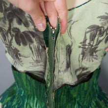 Load image into Gallery viewer, 50s 60s BOLD GREEN FLORAL NOVELTY COTTON DRESS WITH FULL SKIRT - S