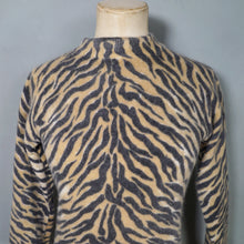 Load image into Gallery viewer, CROPPED 60s BATWING SLEEVE LAMBSWOOL ANIMAL TIGER PATTERN JUMPER - XS-S