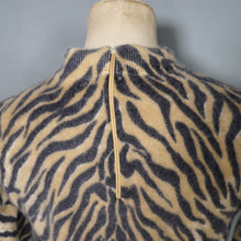Load image into Gallery viewer, CROPPED 60s BATWING SLEEVE LAMBSWOOL ANIMAL TIGER PATTERN JUMPER - XS-S