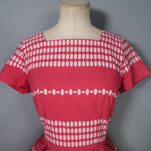 Load image into Gallery viewer, 50s 60s CRANBERRY PINK GEOMETRIC PATTERN COTTON DAY DRESS - S