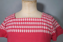 Load image into Gallery viewer, 50s 60s CRANBERRY PINK GEOMETRIC PATTERN COTTON DAY DRESS - S