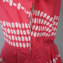 Load image into Gallery viewer, 50s 60s CRANBERRY PINK GEOMETRIC PATTERN COTTON DAY DRESS - S