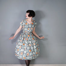 Load image into Gallery viewer, 50s GREEN AND ORANGE BERRY AND FRUIT PRINT COTTON DAY DRESS - S-M