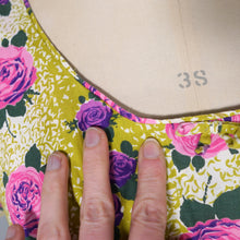 Load image into Gallery viewer, 50s HYVOGUE LIGHT GREEN COTTON DRESS WITH PINK AND PURPLE ROSE PRINT - M