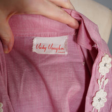 Load image into Gallery viewer, 50s VICKY VAUGN DUSKY PINK TEA DRESS WITH LACE AND RHINESTONES - M