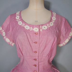 50s VICKY VAUGN DUSKY PINK TEA DRESS WITH LACE AND RHINESTONES - M