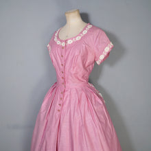 Load image into Gallery viewer, 50s VICKY VAUGN DUSKY PINK TEA DRESS WITH LACE AND RHINESTONES - M