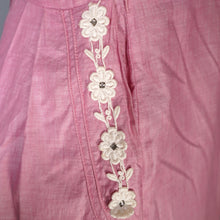 Load image into Gallery viewer, 50s VICKY VAUGN DUSKY PINK TEA DRESS WITH LACE AND RHINESTONES - M