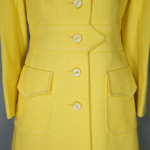 Load image into Gallery viewer, 60s "FEMINELLA" LIGHTWEIGHT YELLOW FITTED SPRING COAT - XS