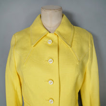 Load image into Gallery viewer, 60s "FEMINELLA" LIGHTWEIGHT YELLOW FITTED SPRING COAT - XS