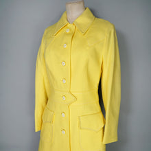 Load image into Gallery viewer, 60s "FEMINELLA" LIGHTWEIGHT YELLOW FITTED SPRING COAT - XS