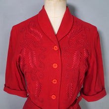 Load image into Gallery viewer, 40s RED WOOL FITTED WOOL SOUTACHE JACKET WITH BELT - S