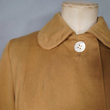 Load image into Gallery viewer, 40s "FERNPROOF" CAMEL COLOURED WOOL TRENCH STYLE COAT - S-M