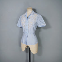 Load image into Gallery viewer, 50s PASTEL BLUE LINEN BLOUSE WITH FLORAL CUTWORK EMBROIDERY - S-M