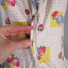 Load image into Gallery viewer, 50s 60s STRAWBERRY SUMMER FRUIT PRINT TIERED COTTON DAY DRESS - M