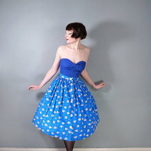 Load image into Gallery viewer, BLUE AND WHITE HOT AIR BALLOON NOVELTY PRINT 50s FULL SKIRT - 25"