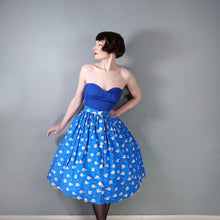 Load image into Gallery viewer, BLUE AND WHITE HOT AIR BALLOON NOVELTY PRINT 50s FULL SKIRT - 25"