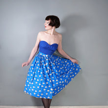 Load image into Gallery viewer, BLUE AND WHITE HOT AIR BALLOON NOVELTY PRINT 50s FULL SKIRT - 25"