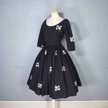 Load image into Gallery viewer, 50s BLACK AND WHITE FLORAL EMBROIDERED FULL SKIRTED PARTY DRESS - XS
