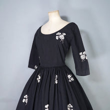 Load image into Gallery viewer, 50s BLACK AND WHITE FLORAL EMBROIDERED FULL SKIRTED PARTY DRESS - XS