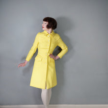 Load image into Gallery viewer, 60s "FEMINELLA" LIGHTWEIGHT YELLOW FITTED SPRING COAT - XS