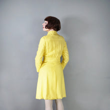 Load image into Gallery viewer, 60s "FEMINELLA" LIGHTWEIGHT YELLOW FITTED SPRING COAT - XS