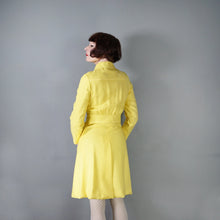 Load image into Gallery viewer, 60s "FEMINELLA" LIGHTWEIGHT YELLOW FITTED SPRING COAT - XS