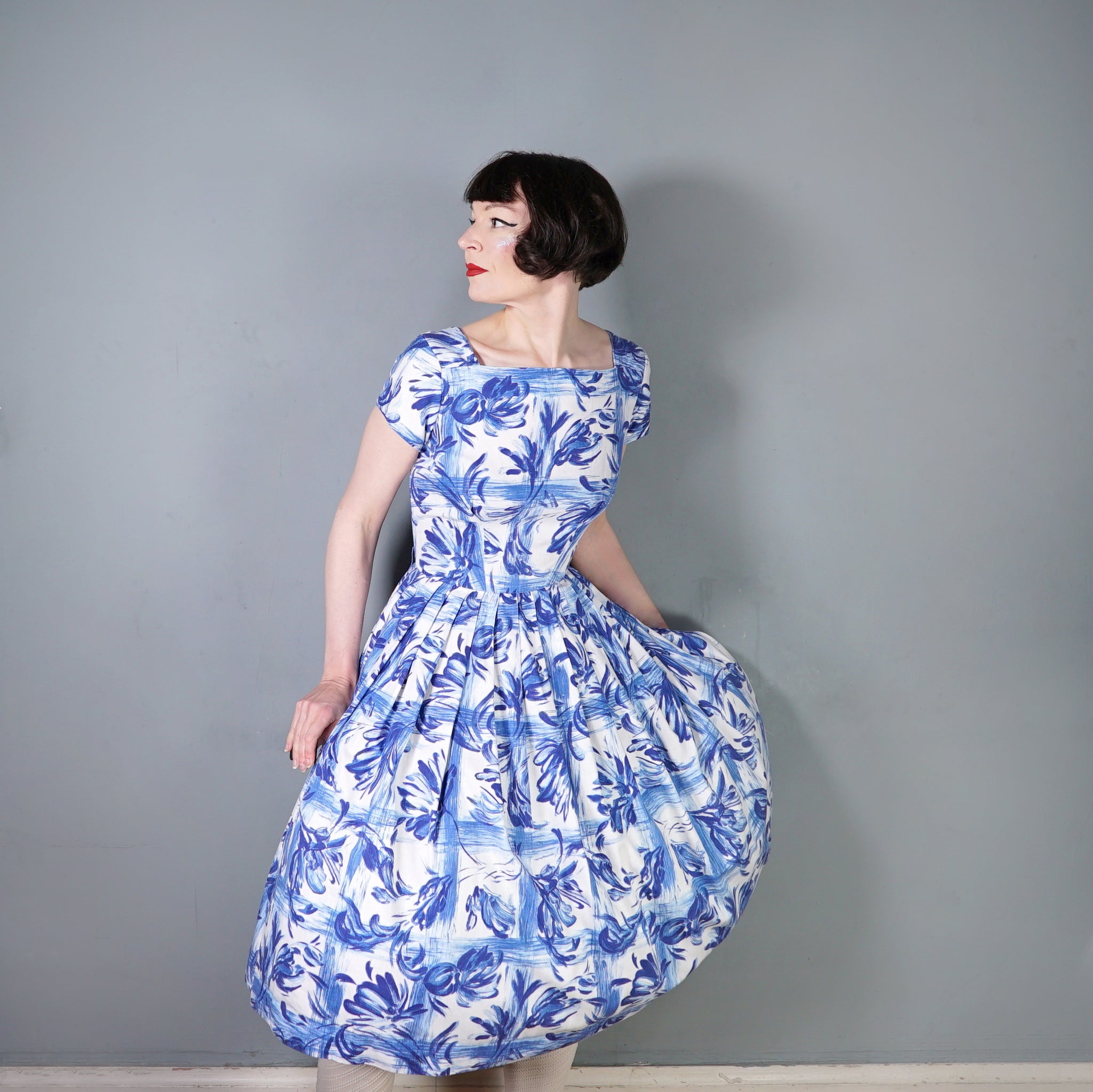 50s PEGGY PAGE BLUE WHITE PAINTERLY FLORAL CHECK COTTON DAY DRESS - M Sartorial Matters 50s PEGGY PAGE BLUE WHITE PAINTERLY FLORAL CHECK COTTON DAY DRESS - M Sartorial Matters