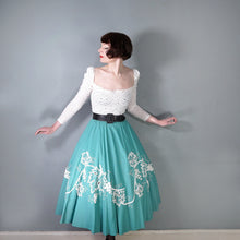 Load image into Gallery viewer, 50s LIGHT GREEN WINE LEAF AND GRAPE EMBROIDERY FULL SKIRT - S-M