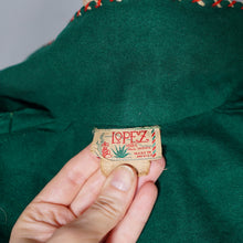 Load image into Gallery viewer, 50s LOPEZ GREEN MEXICAN TOURIST / SOUVENIR FELT APPLIQUE JACKET - S-M