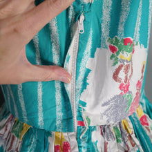 Load image into Gallery viewer, 50s GREEN NOVELTY PRINT FULL SKIRTED COTTON DAY DRESS - M