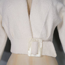 Load image into Gallery viewer, 50s CROPPED WHITE BOLERO CARDIGAN / JACKET WITH BUCKLED WAIST - XS-S