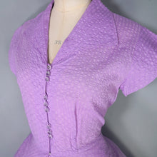 Load image into Gallery viewer, 50s PASTEL PURPLE SEERSUCKER FULL SKIRTED DRESS - S-M