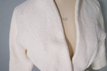 Load image into Gallery viewer, 50s CROPPED WHITE BOLERO CARDIGAN / JACKET WITH BUCKLED WAIST - XS-S