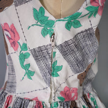 Load image into Gallery viewer, 50s BROWN PINK ROSE AND DIAMON PRINT COTTON DAY DRESS - PETITE SIZE / XS-S